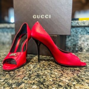 EUC Gucci Peep Toe Heel